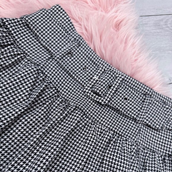 F21 Black & White Pleated Mini Skirt - XS - Picture 2 of 7